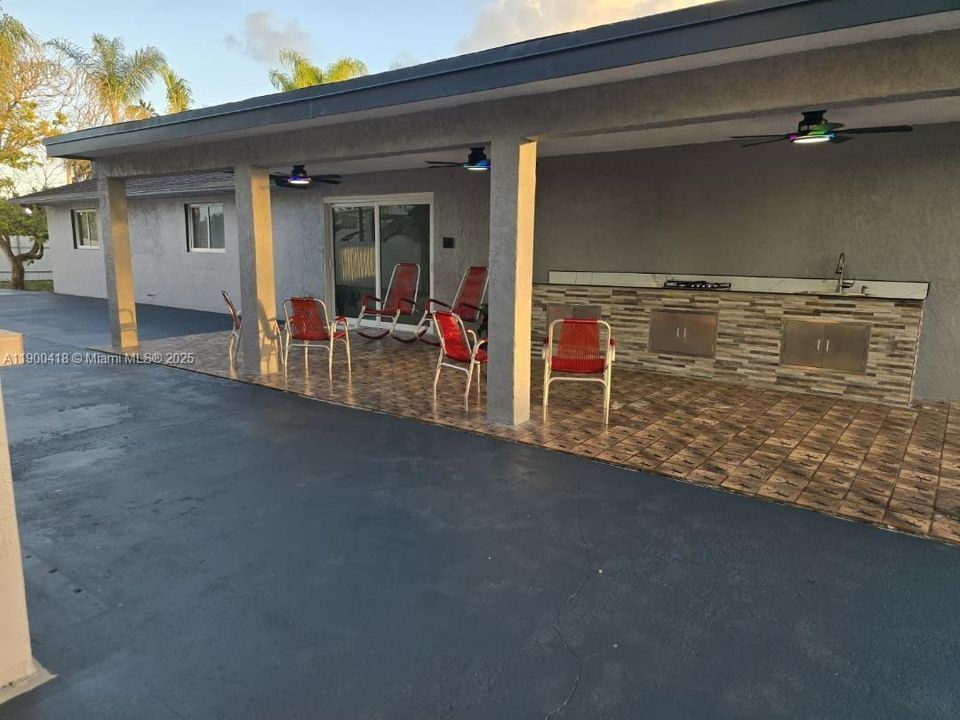 En Venta: $1,195,000 (6 camas, 4 baños, 2657 Pies cuadrados)