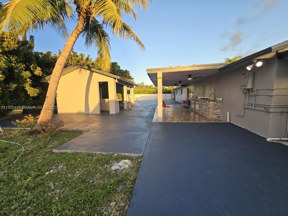 En Venta: $1,195,000 (6 camas, 4 baños, 2657 Pies cuadrados)