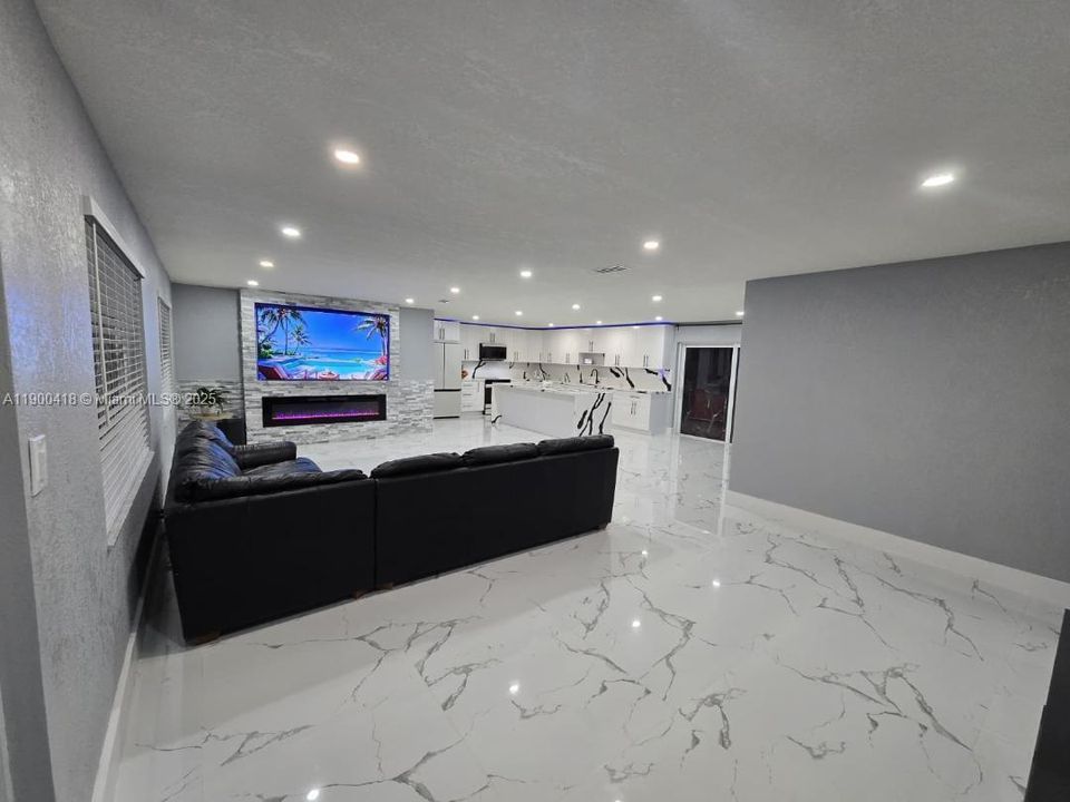 En Venta: $1,195,000 (6 camas, 4 baños, 2657 Pies cuadrados)