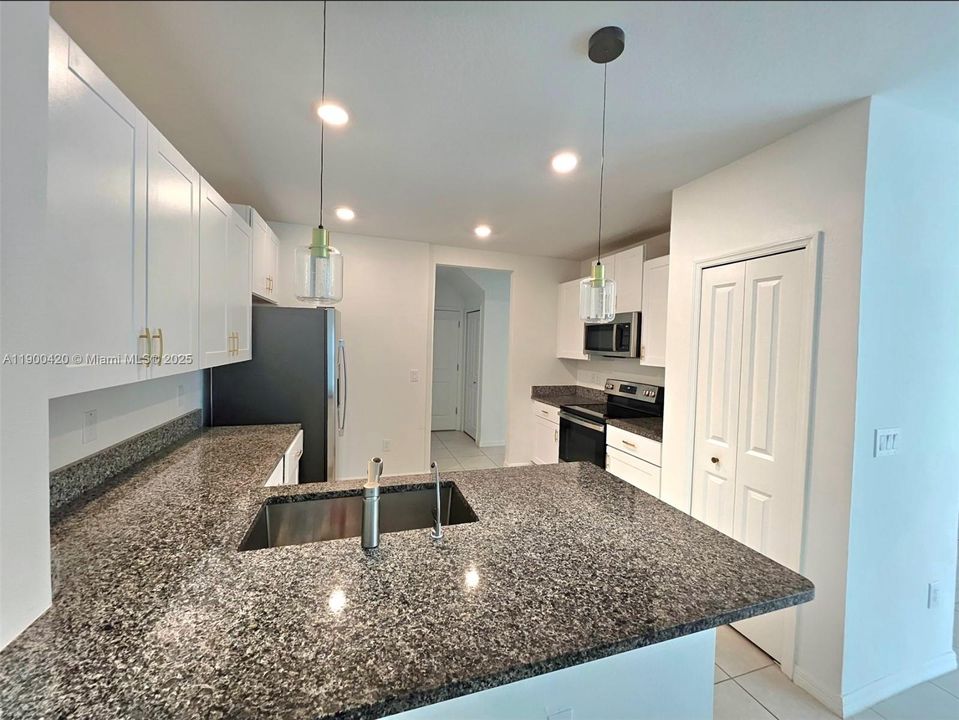 For Rent: $2,400 (3 beds, 2 baths, 0 Square Feet)