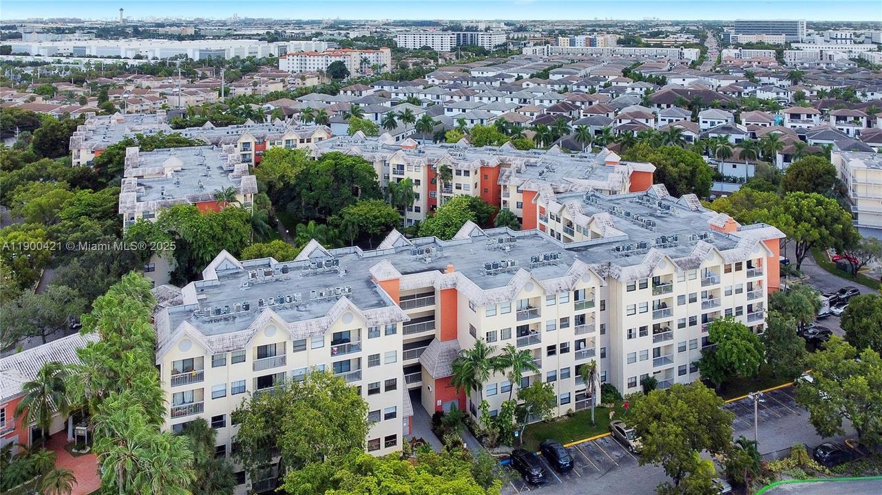 For Sale: $224,900 (1 beds, 1 baths, 710 Square Feet)