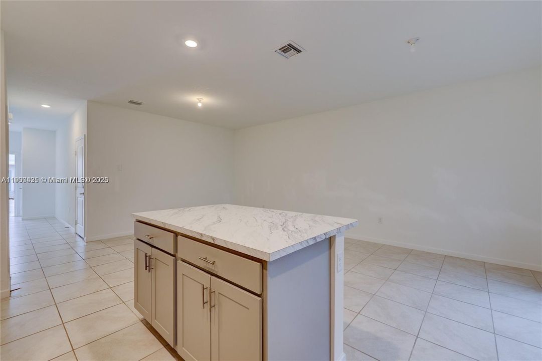 En Renta: $2,600 (3 camas, 2 baños, 1466 Pies cuadrados)