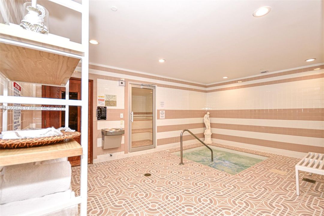 На продажу: $2,950,000 (2 спален, 2 ванн, 2210 Квадратных фут)