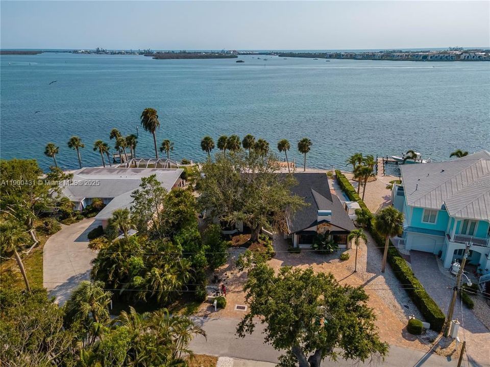 Active With Contract: $1,000,000 (4 beds, 4 baths, 0 Square Feet)