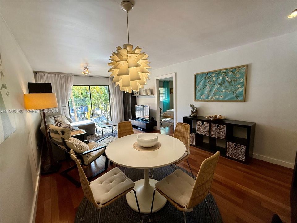 For Rent: $2,200 (1 beds, 1 baths, 740 Square Feet)