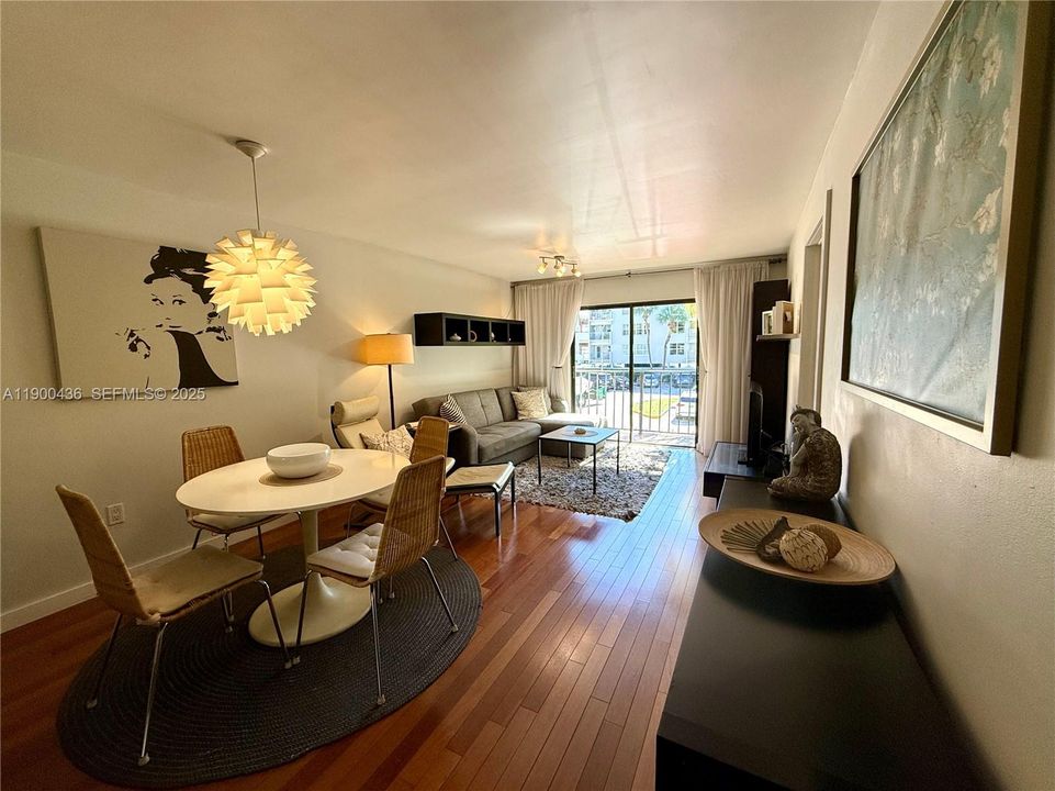 For Rent: $2,200 (1 beds, 1 baths, 740 Square Feet)