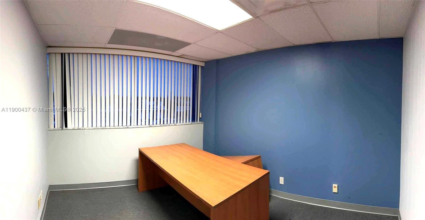 出租: $1,900 (0 贝兹, 0 浴室, 0 平方英尺)