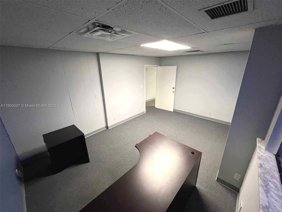 出租: $1,900 (0 贝兹, 0 浴室, 0 平方英尺)