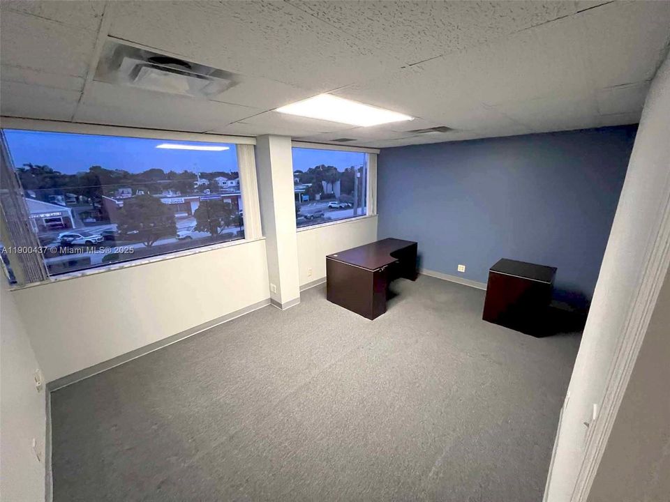 出租: $1,900 (0 贝兹, 0 浴室, 0 平方英尺)