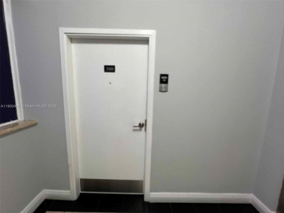 出租: $1,900 (0 贝兹, 0 浴室, 0 平方英尺)