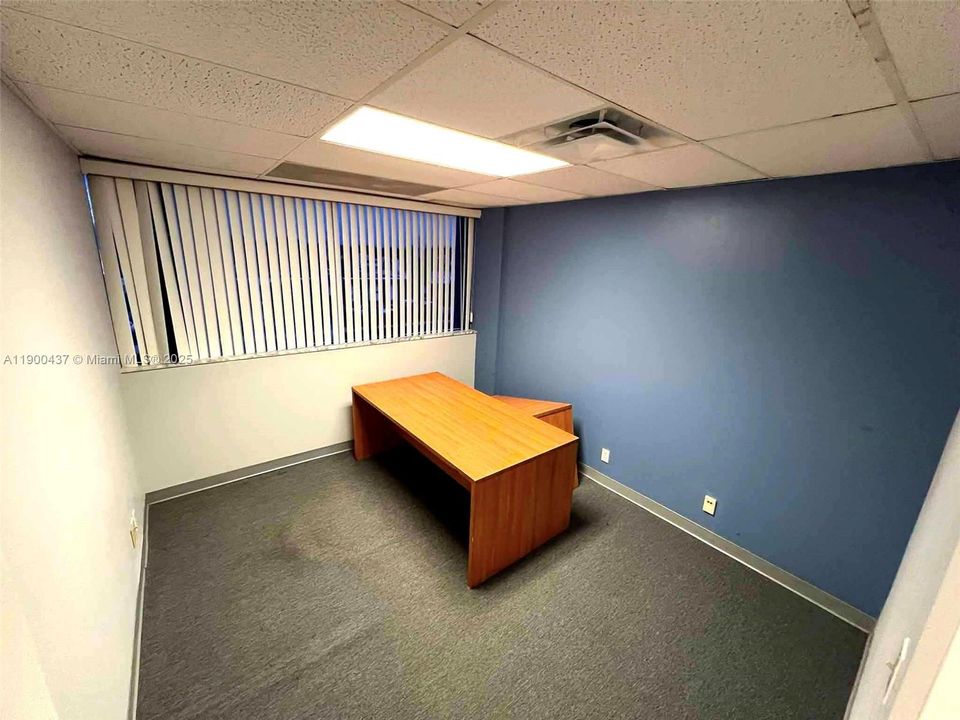 出租: $1,900 (0 贝兹, 0 浴室, 0 平方英尺)