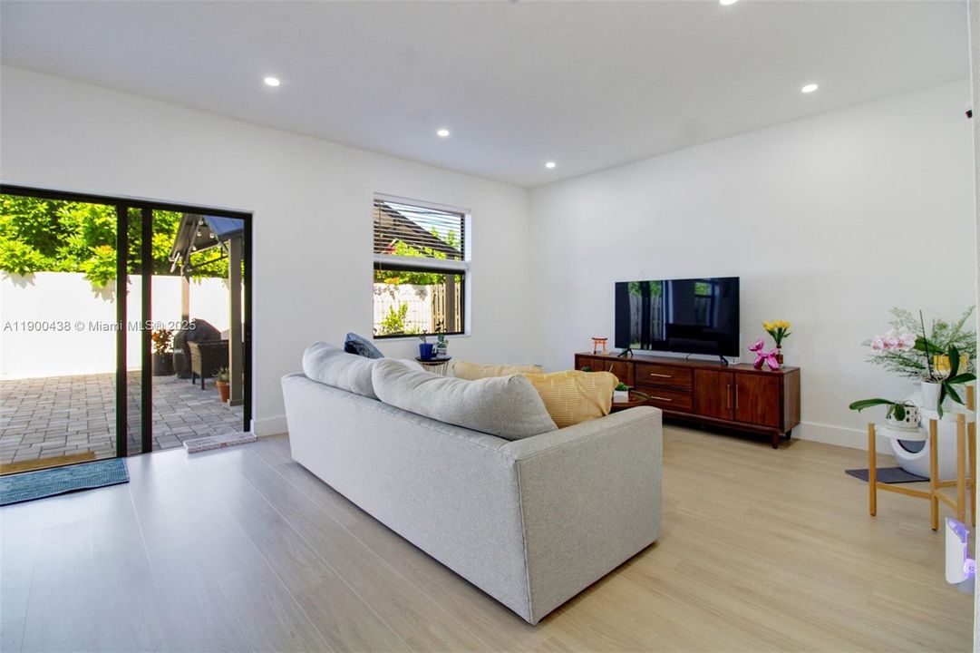 Active With Contract: $815,000 (4 beds, 3 baths, 2654 Square Feet)