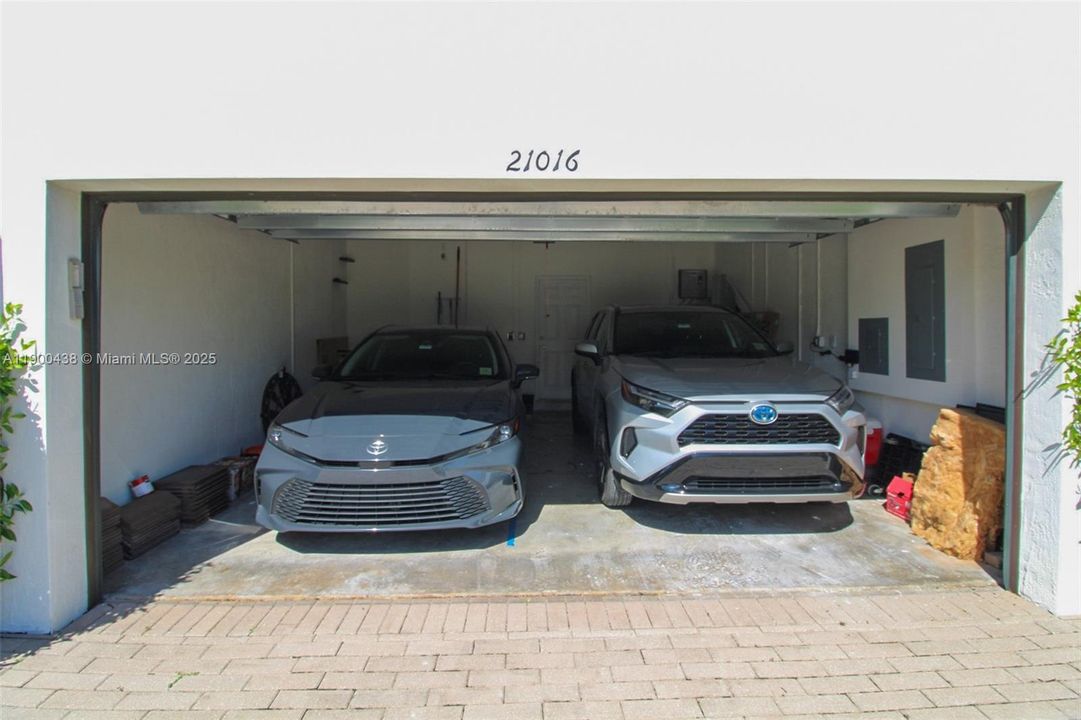 Active With Contract: $815,000 (4 beds, 3 baths, 2654 Square Feet)