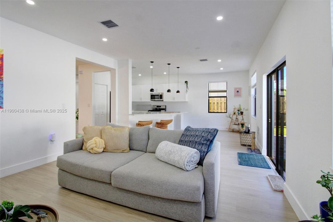 Active With Contract: $815,000 (4 beds, 3 baths, 2654 Square Feet)