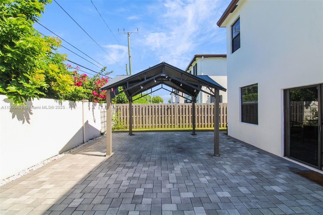 Active With Contract: $815,000 (4 beds, 3 baths, 2654 Square Feet)