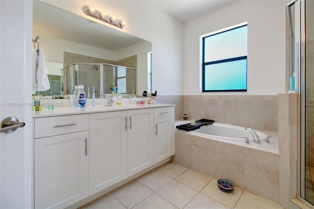 Active With Contract: $815,000 (4 beds, 3 baths, 2654 Square Feet)