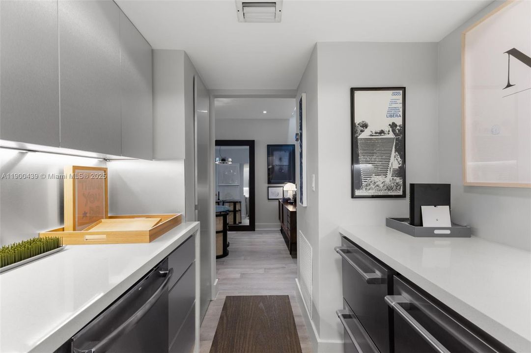 Под контрактом: $465,000 (1 спален, 1 ванн, 900 Квадратных фут)