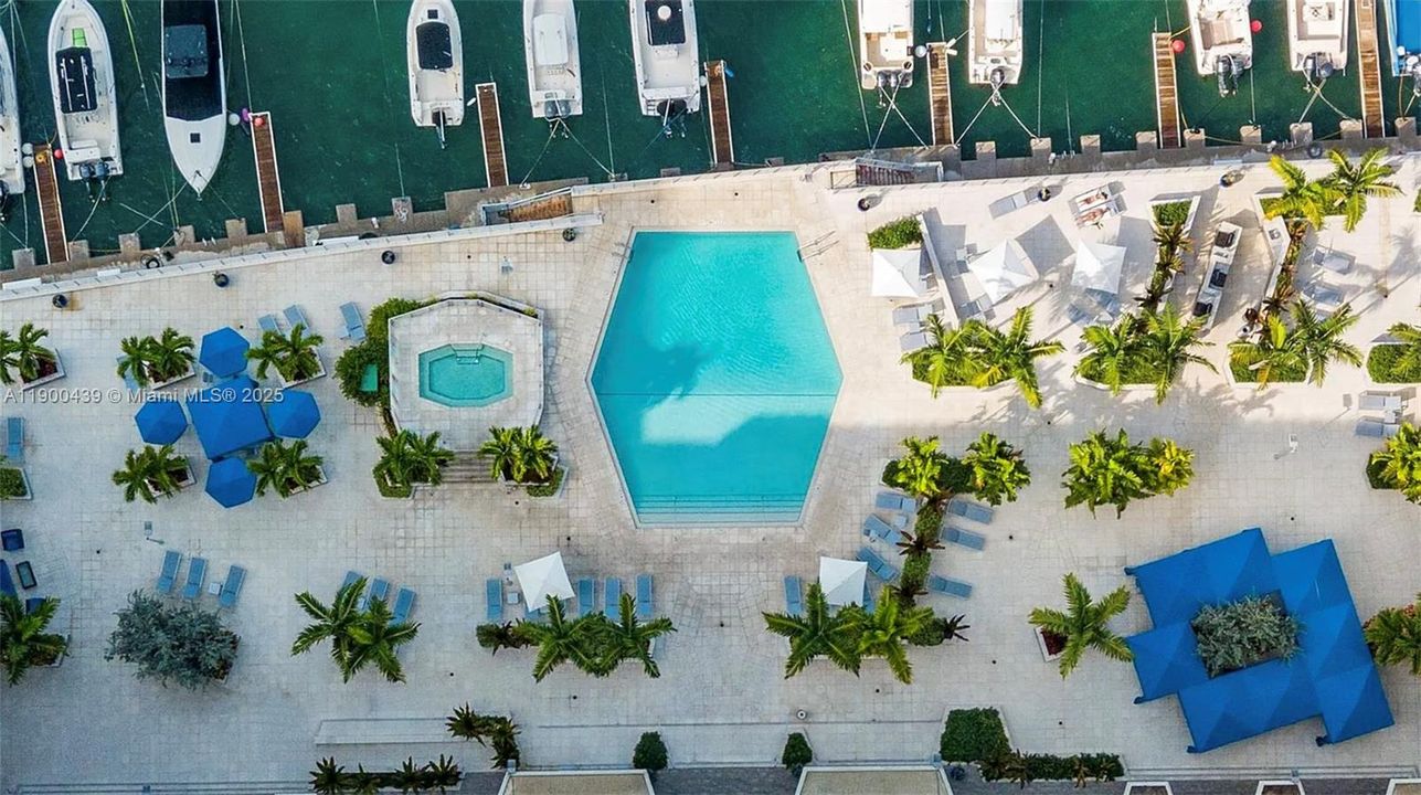 Под контрактом: $465,000 (1 спален, 1 ванн, 900 Квадратных фут)