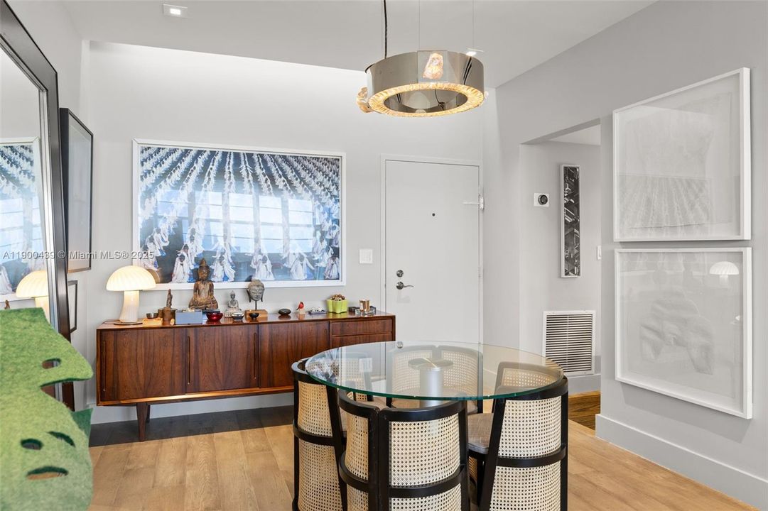 Под контрактом: $465,000 (1 спален, 1 ванн, 900 Квадратных фут)