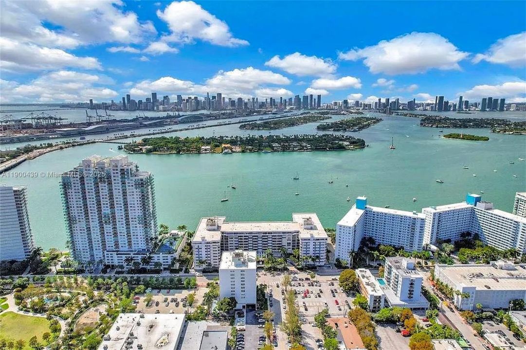 Под контрактом: $465,000 (1 спален, 1 ванн, 900 Квадратных фут)