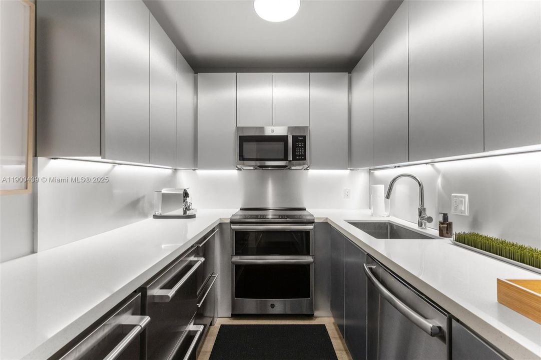 Под контрактом: $465,000 (1 спален, 1 ванн, 900 Квадратных фут)