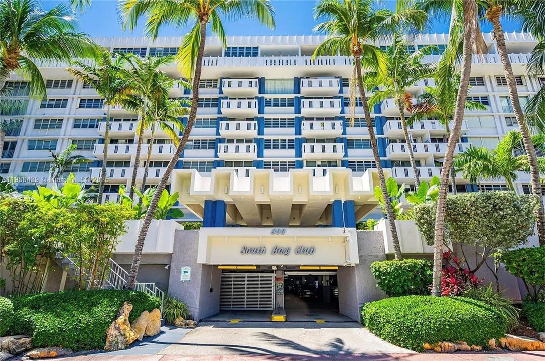 Под контрактом: $465,000 (1 спален, 1 ванн, 900 Квадратных фут)