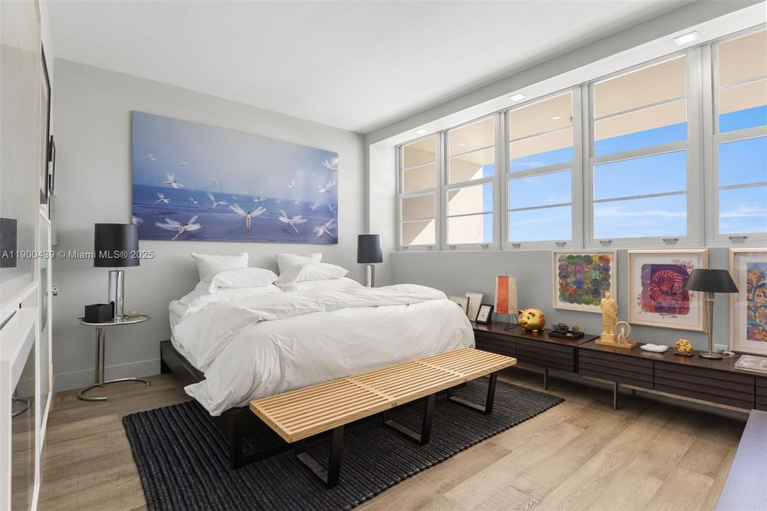 Под контрактом: $465,000 (1 спален, 1 ванн, 900 Квадратных фут)