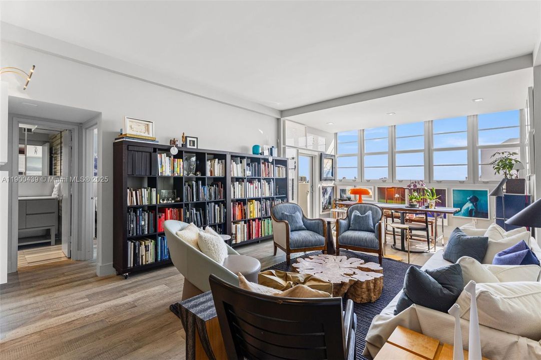 Под контрактом: $465,000 (1 спален, 1 ванн, 900 Квадратных фут)