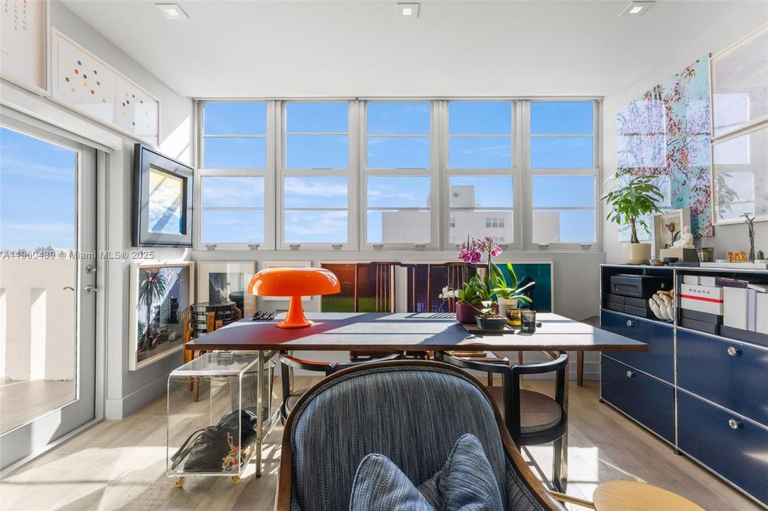 Под контрактом: $465,000 (1 спален, 1 ванн, 900 Квадратных фут)