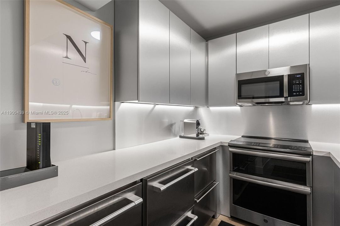 Под контрактом: $465,000 (1 спален, 1 ванн, 900 Квадратных фут)