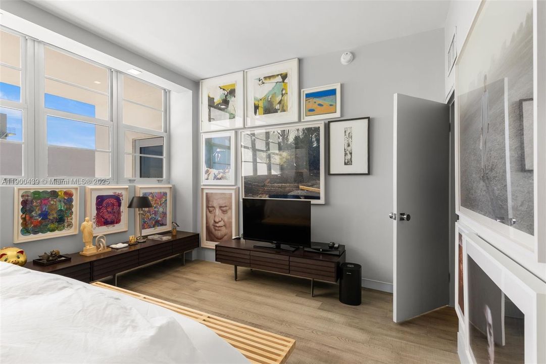 Под контрактом: $465,000 (1 спален, 1 ванн, 900 Квадратных фут)