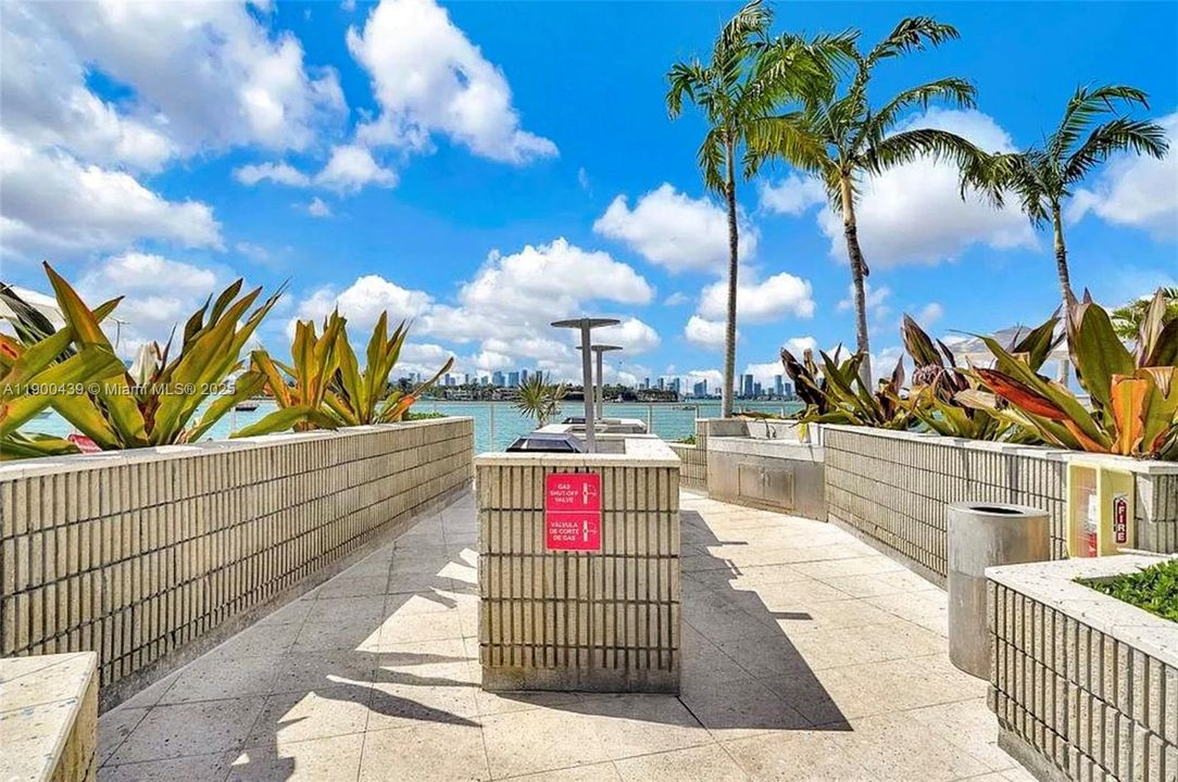 Под контрактом: $465,000 (1 спален, 1 ванн, 900 Квадратных фут)