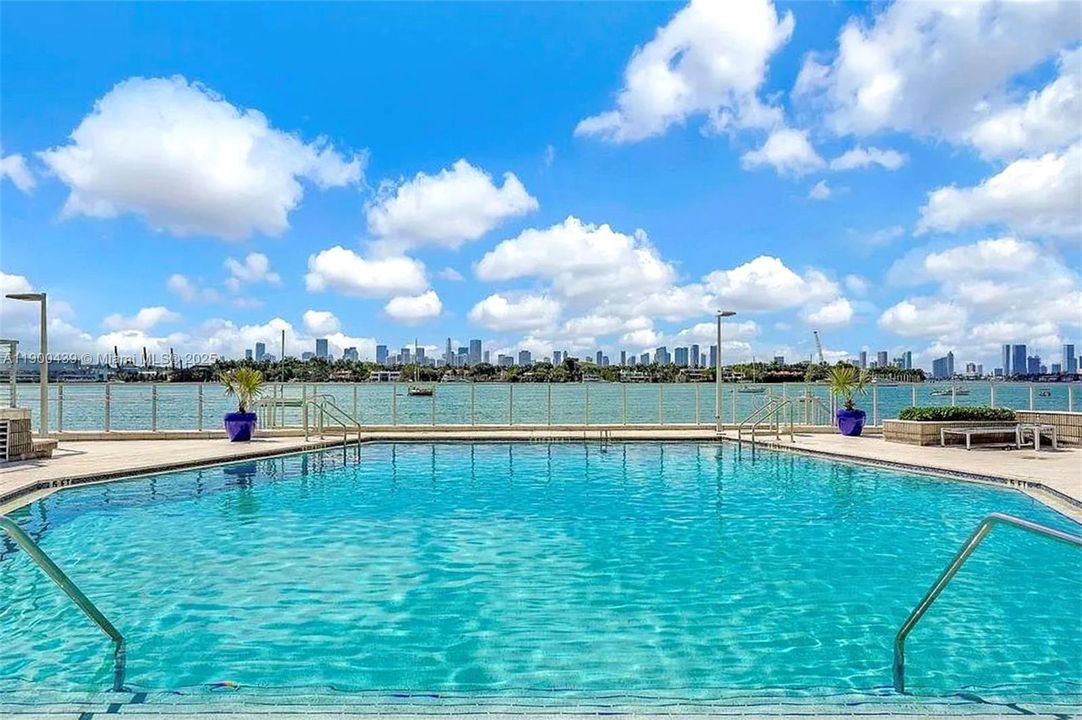 Под контрактом: $465,000 (1 спален, 1 ванн, 900 Квадратных фут)