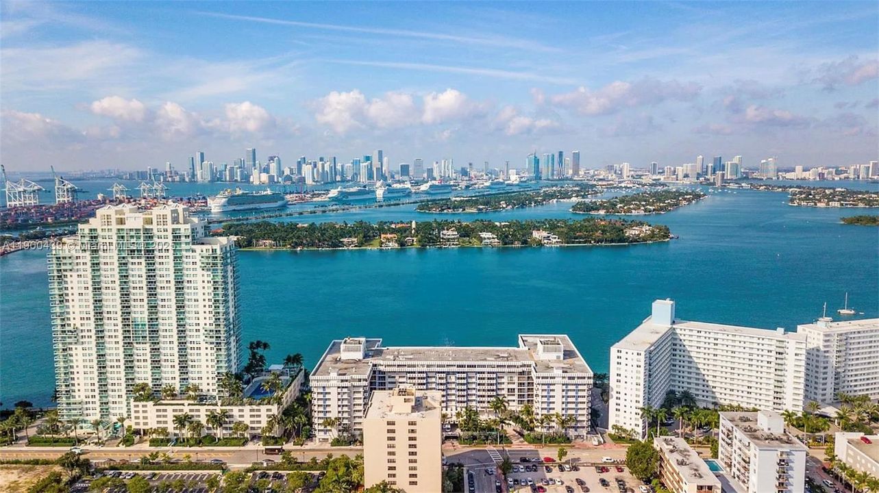 Под контрактом: $465,000 (1 спален, 1 ванн, 900 Квадратных фут)