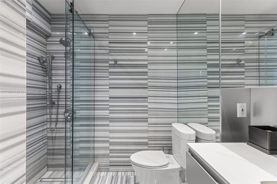 Под контрактом: $465,000 (1 спален, 1 ванн, 900 Квадратных фут)