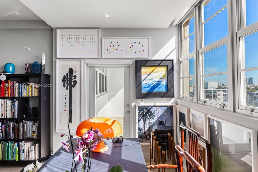 Под контрактом: $465,000 (1 спален, 1 ванн, 900 Квадратных фут)