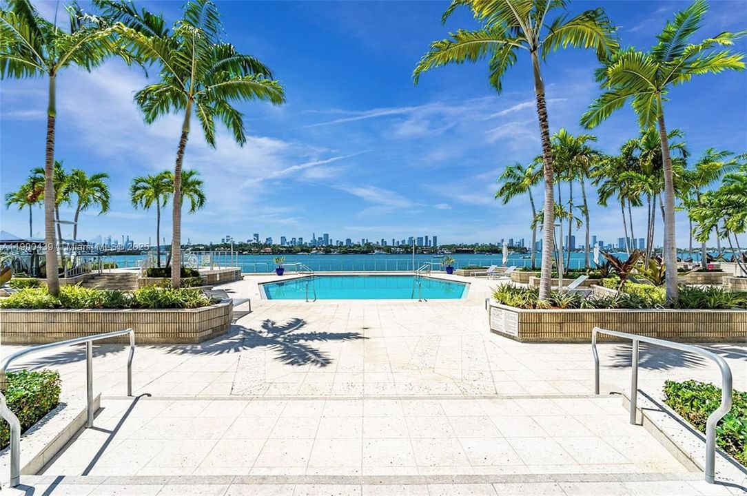 Под контрактом: $465,000 (1 спален, 1 ванн, 900 Квадратных фут)