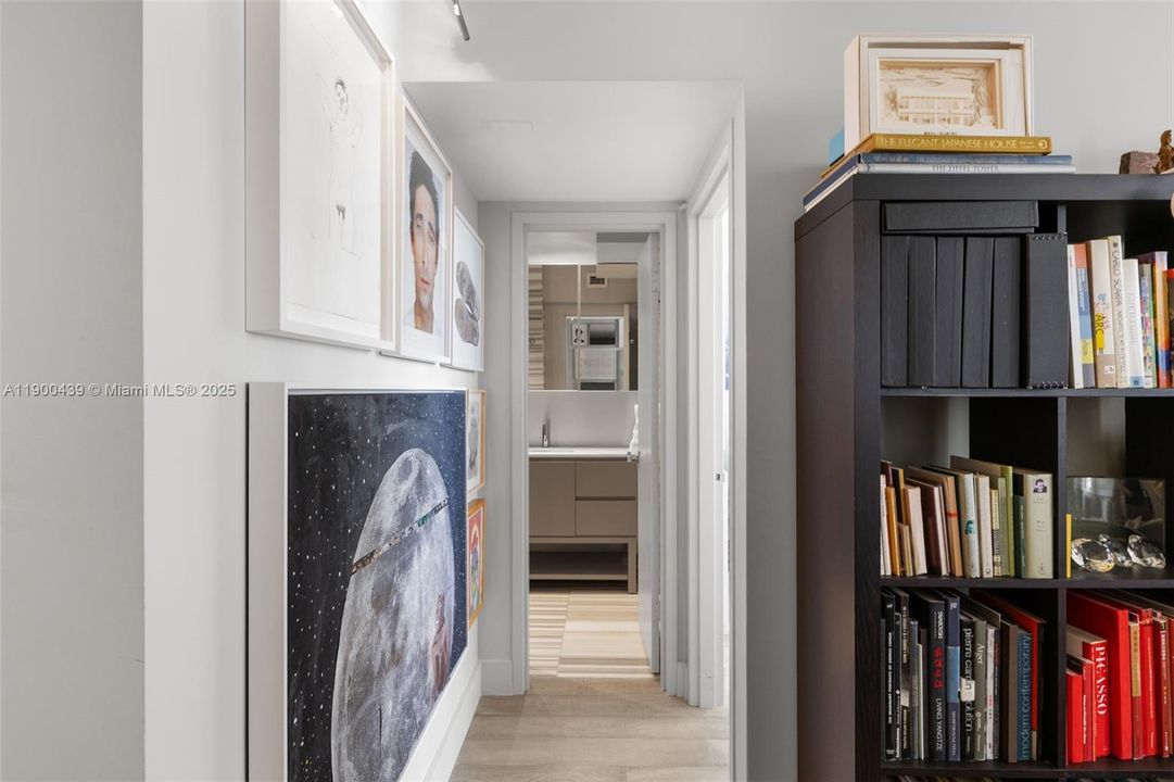 Под контрактом: $465,000 (1 спален, 1 ванн, 900 Квадратных фут)