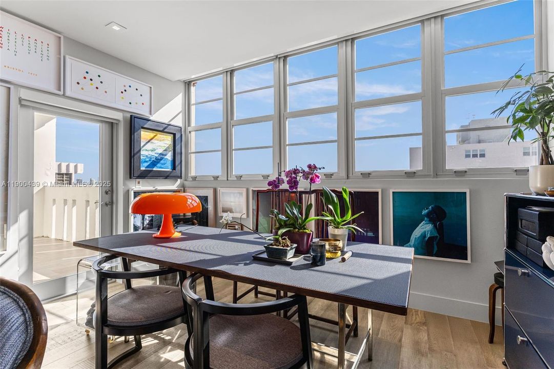 Под контрактом: $465,000 (1 спален, 1 ванн, 900 Квадратных фут)