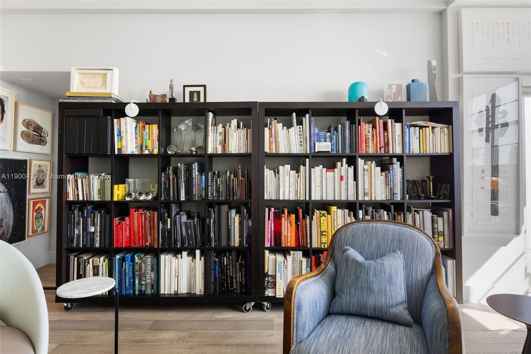 Под контрактом: $465,000 (1 спален, 1 ванн, 900 Квадратных фут)