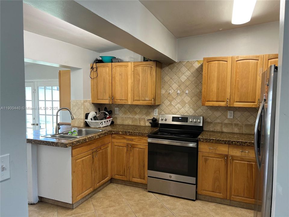 En Venta: $549,900 (7 camas, 3 baños, 1675 Pies cuadrados)