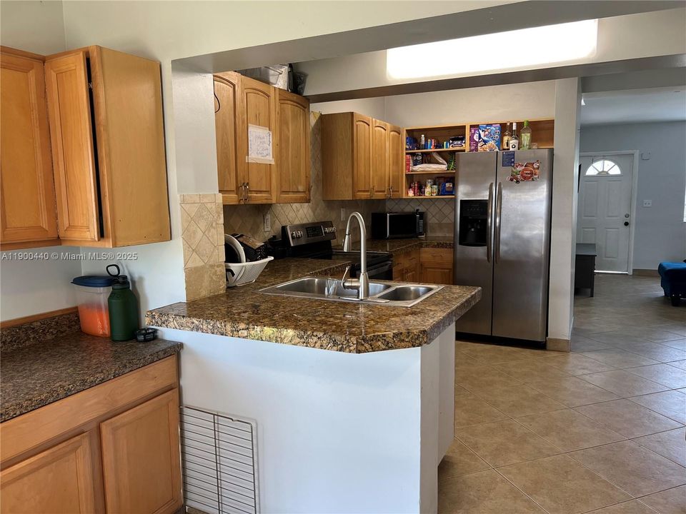 En Venta: $549,900 (7 camas, 3 baños, 1675 Pies cuadrados)