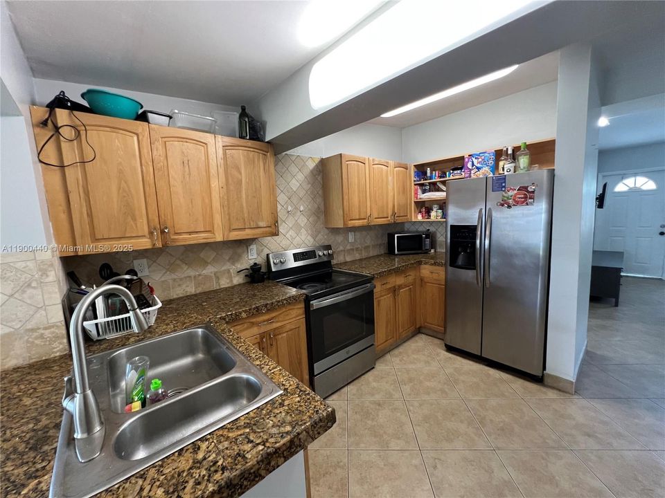 En Venta: $549,900 (7 camas, 3 baños, 1675 Pies cuadrados)