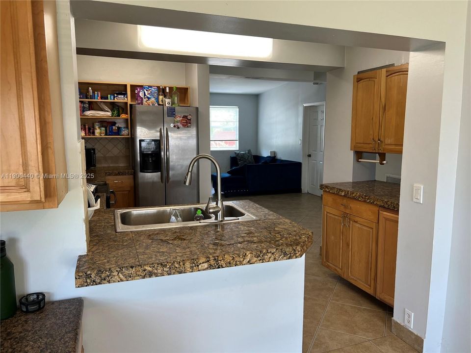 En Venta: $549,900 (7 camas, 3 baños, 1675 Pies cuadrados)