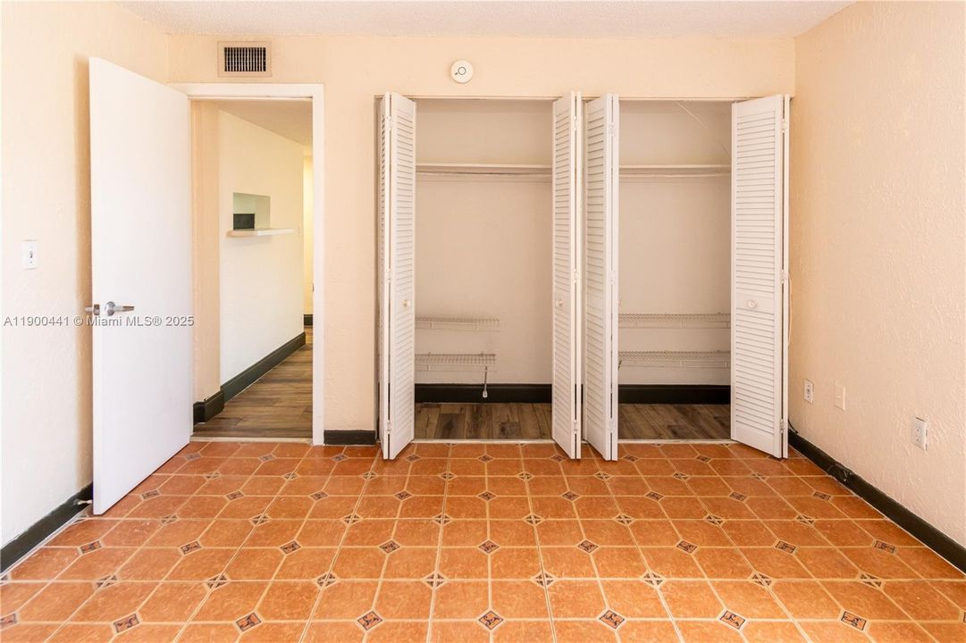 For Rent: $2,300 (3 beds, 2 baths, 1190 Square Feet)