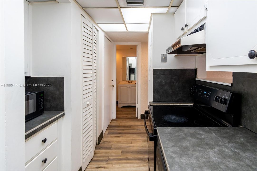 For Rent: $2,300 (3 beds, 2 baths, 1190 Square Feet)