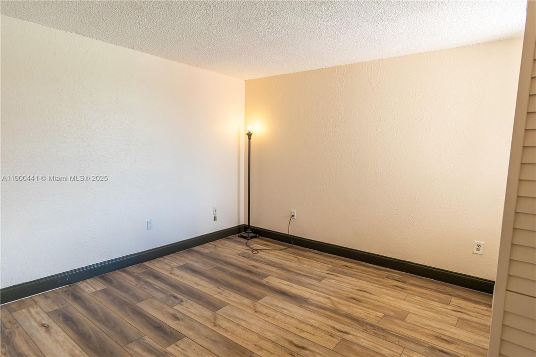 For Rent: $2,300 (3 beds, 2 baths, 1190 Square Feet)
