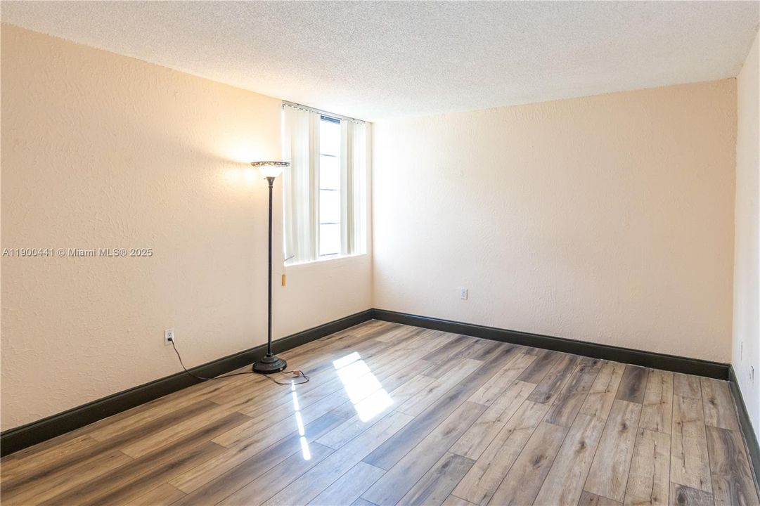 For Rent: $2,300 (3 beds, 2 baths, 1190 Square Feet)