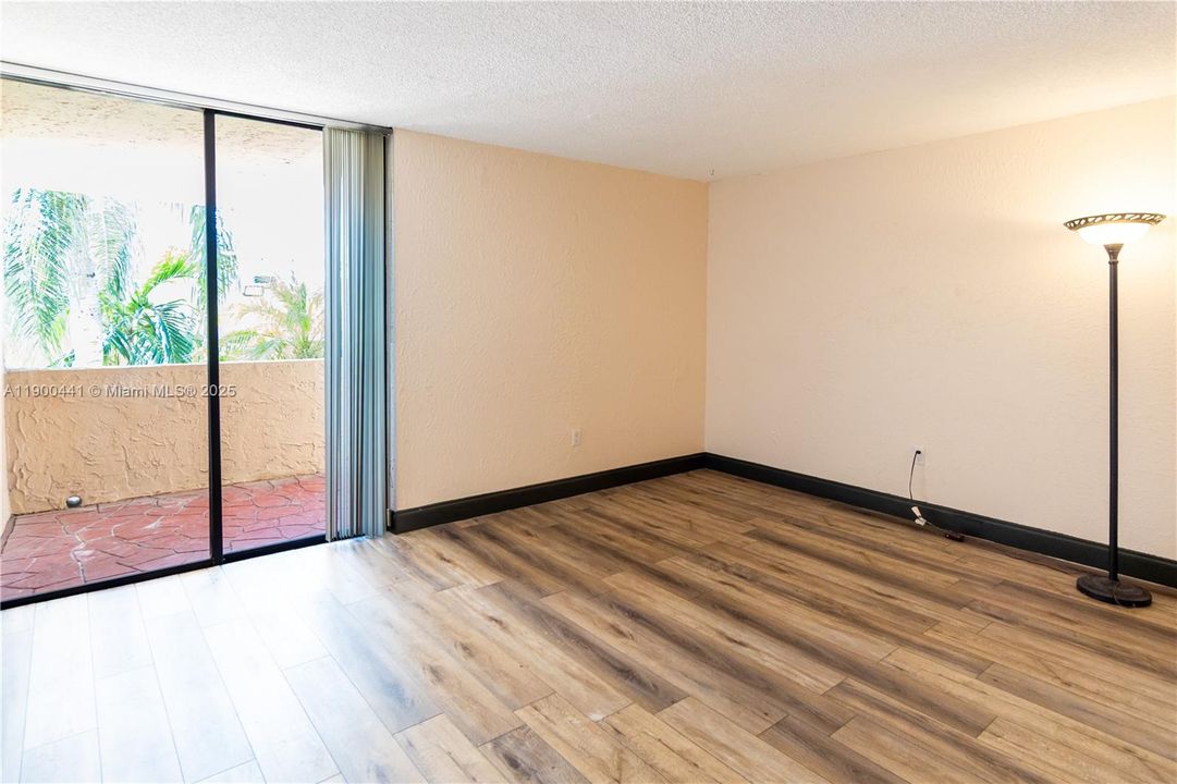For Rent: $2,300 (3 beds, 2 baths, 1190 Square Feet)