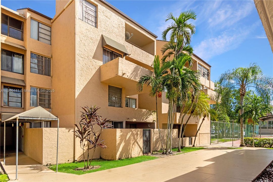 For Rent: $2,300 (3 beds, 2 baths, 1190 Square Feet)